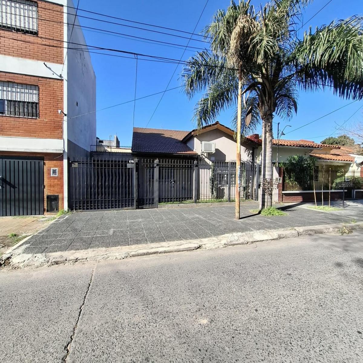 Chalet 4 Amb con Garage y Parque 1