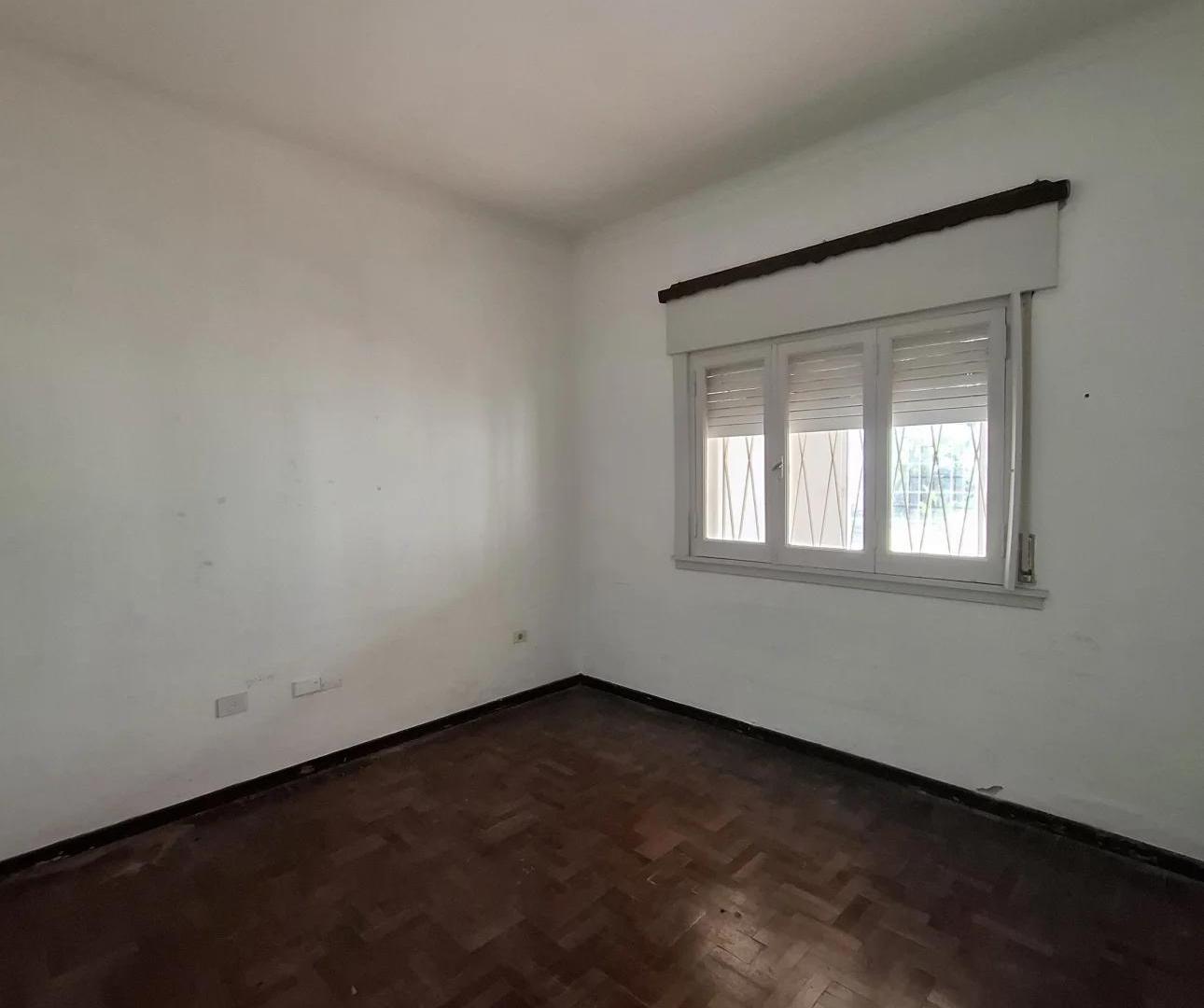 Foto de CASA 5 AMBIENTES CON JARDÌN AL FRENTE, COCHERA Y FONDO LIBRE, imagen 5