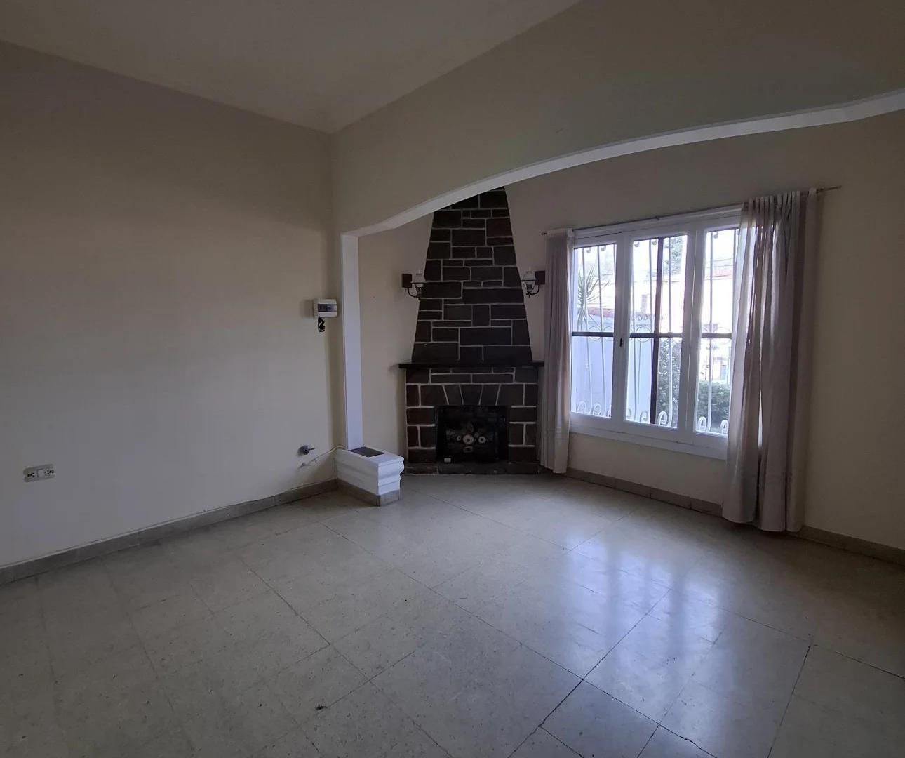 Foto de CASA 5 AMBIENTES CON JARDÌN AL FRENTE, COCHERA Y FONDO LIBRE, imagen 3