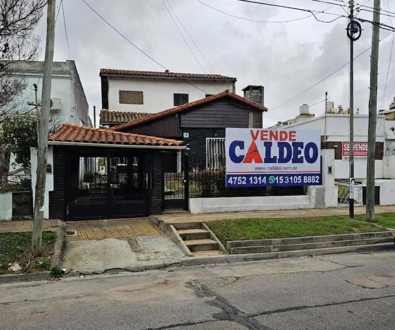 Foto de CASA 5 AMBIENTES CON JARDÌN AL FRENTE, COCHERA Y FONDO LIBRE, imagen 2