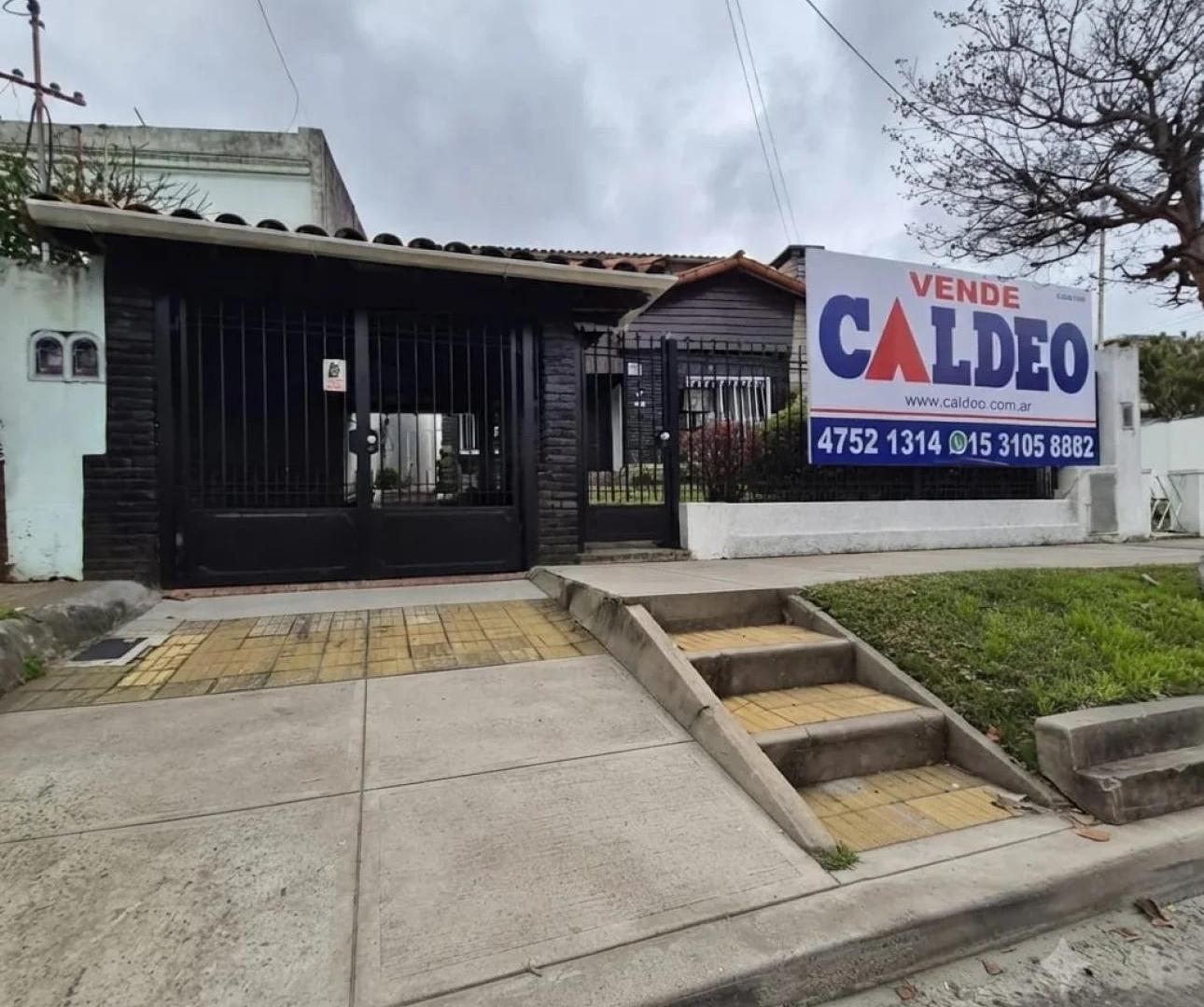 Foto de CASA 5 AMBIENTES CON JARDÌN AL FRENTE, COCHERA Y FONDO LIBRE, imagen 1