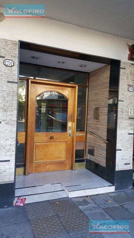 Departamento al frente con balcon! - Floresta