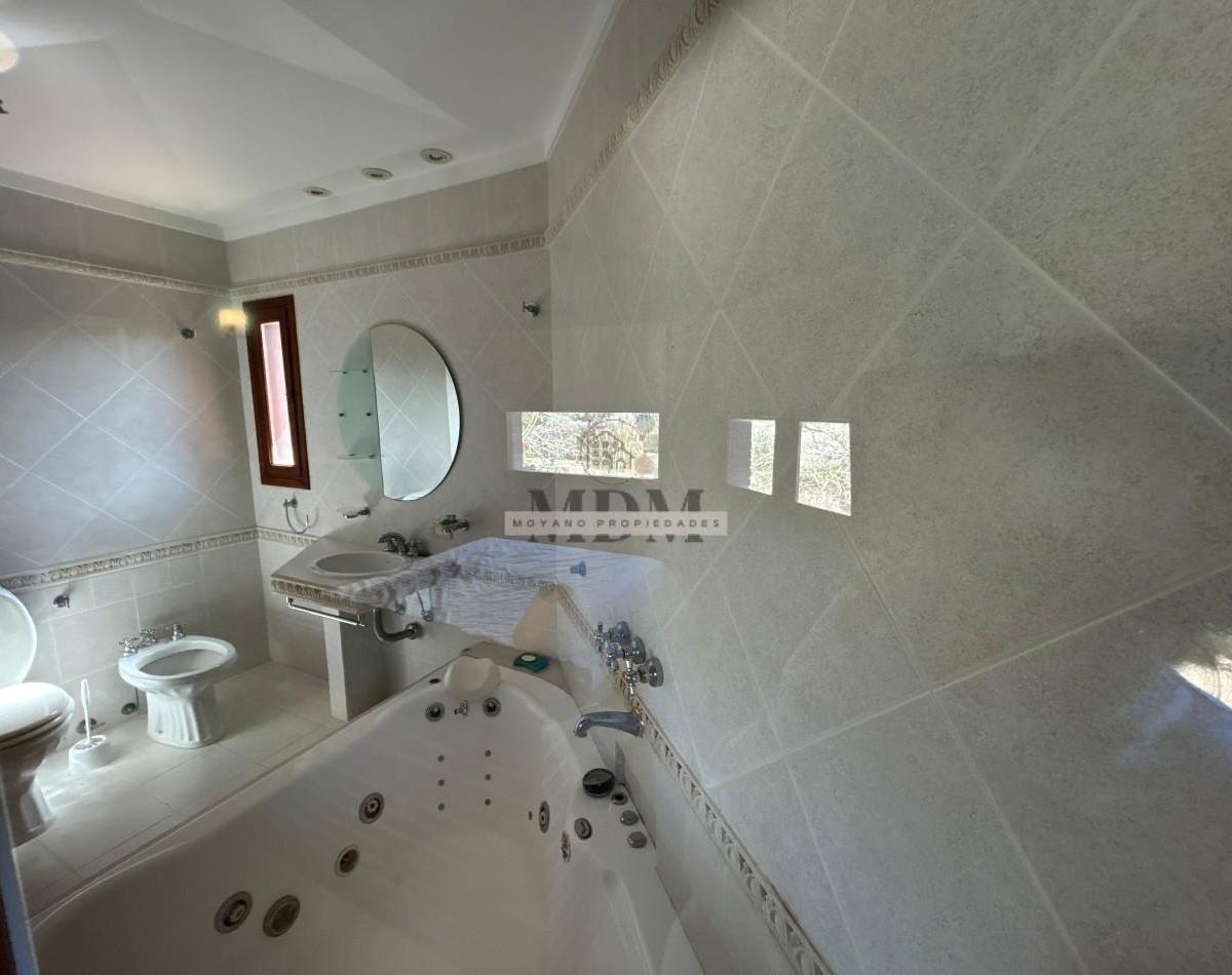 Casa con Piscina Multifamiliar en Las Gaviotas 1