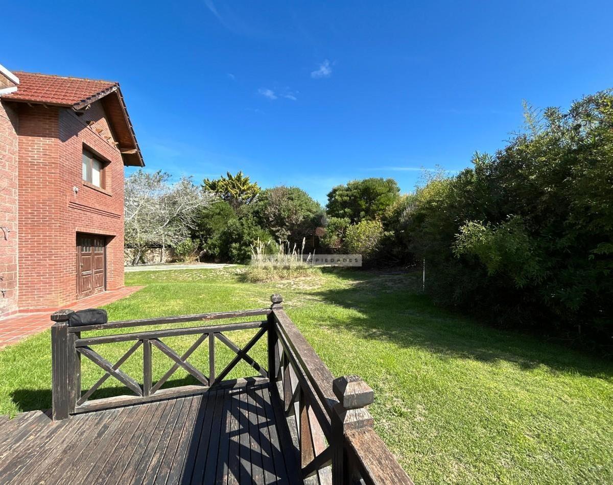 Casa con Piscina Multifamiliar en Las Gaviotas 2