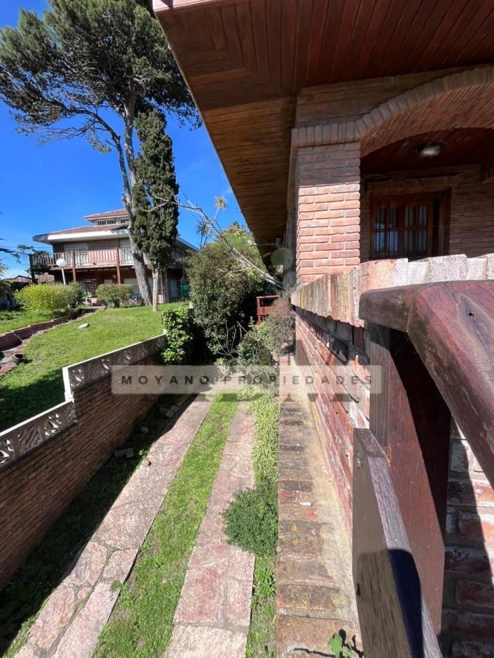 Foto de Importante Casa Familiar con Espacios de Reunion y Parque, imagen 1