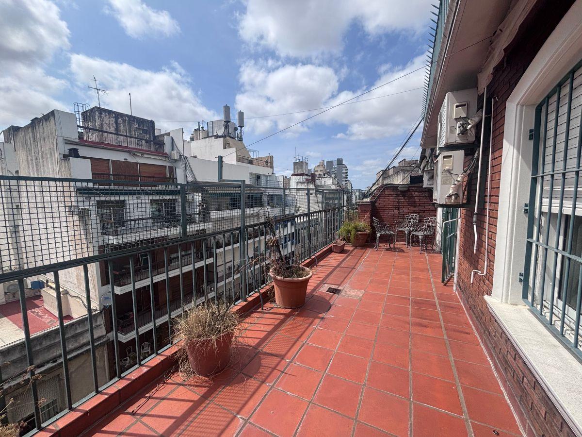 Gran balcón aterrazado. Pura luz. Piso alto.