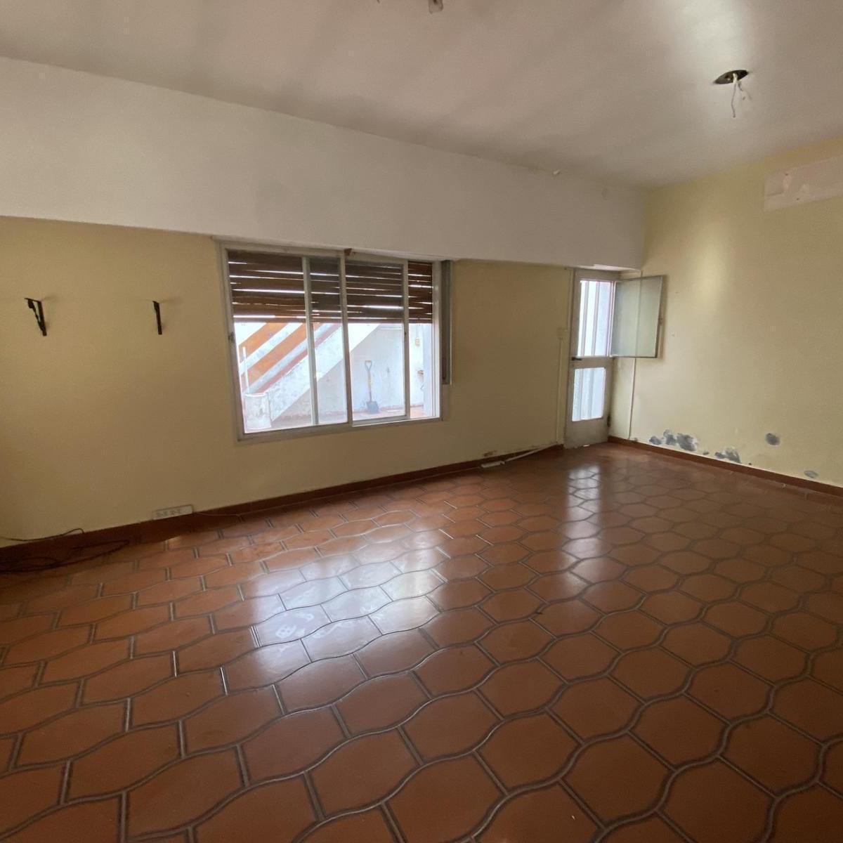 Venta - Casa - Monte Castro - Apto Credito - Lote Propio - 6 Ambientes - Cochera - Permuta 1