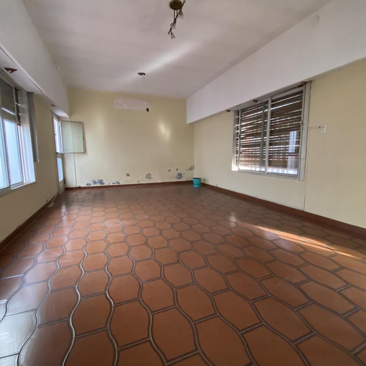 Venta - Casa - Monte Castro - Apto Credito - Lote Propio - 6 Ambientes - Cochera - Permuta 5