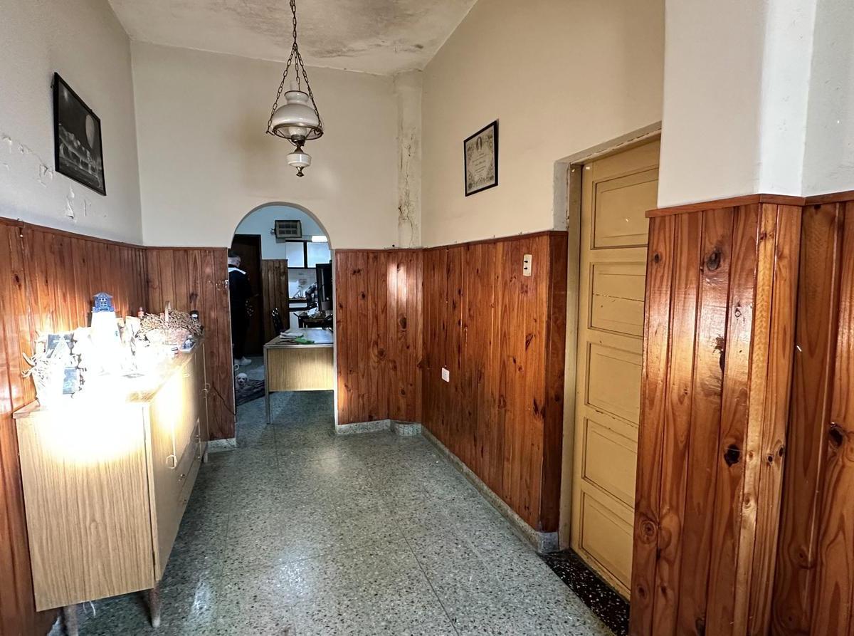 Venta Casa 3 ambientes mas PH, multifamiliar a reciclar en lomas del Mirador, La Matanza