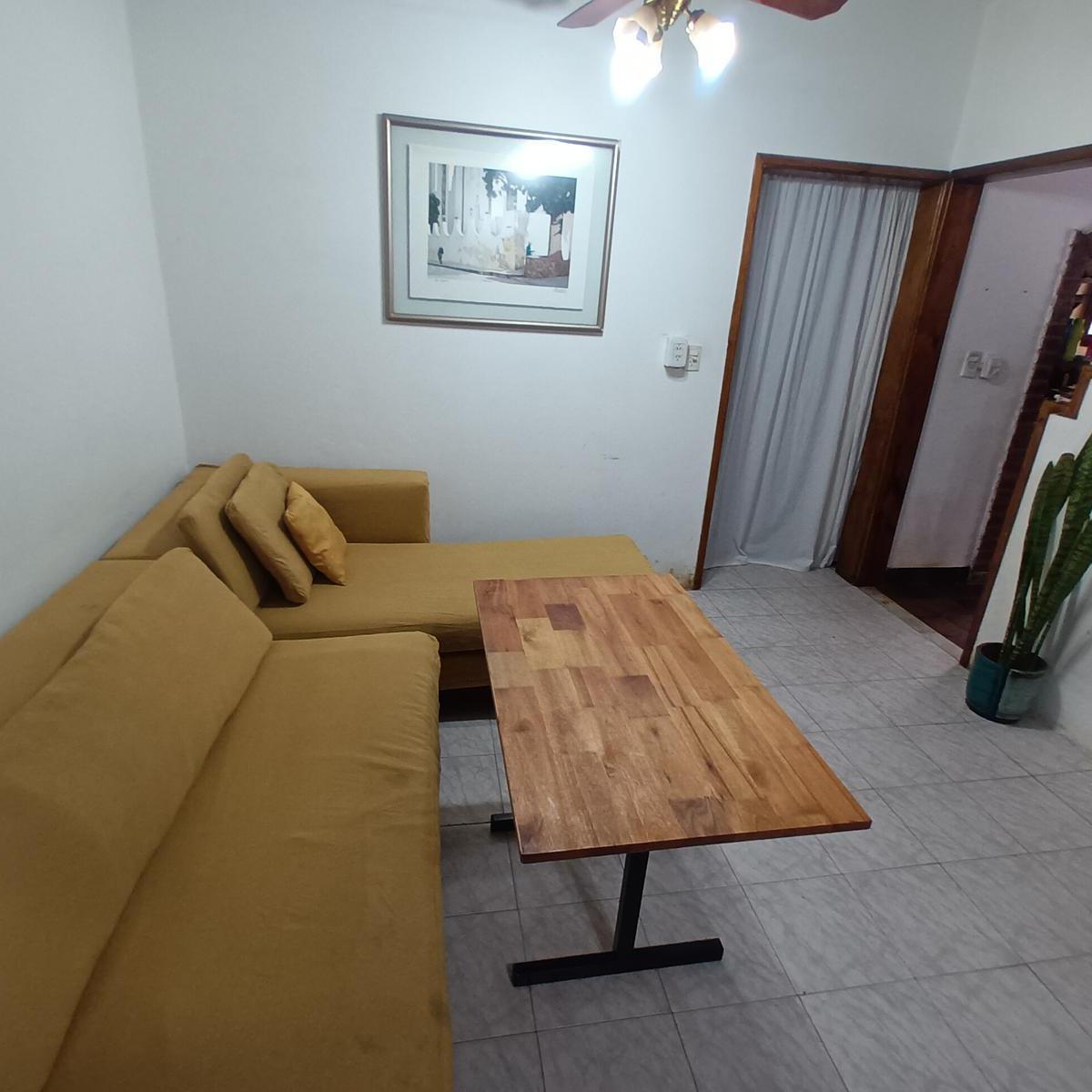 Foto de Casa en Luis Guillon- 4 ambientes- 2 baños - Parque - Cocheras, imagen 5