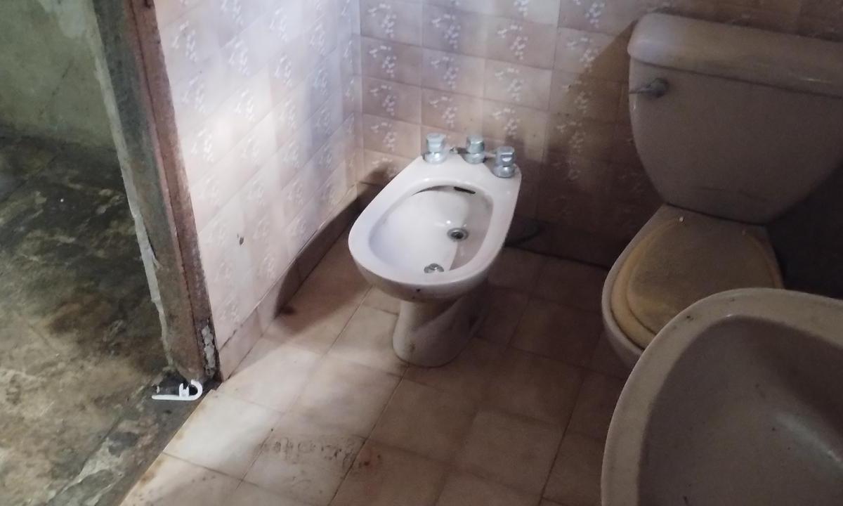 Casa de 4amb a Refaccionar en Venta Excelente Ubicacion con Jardin 5