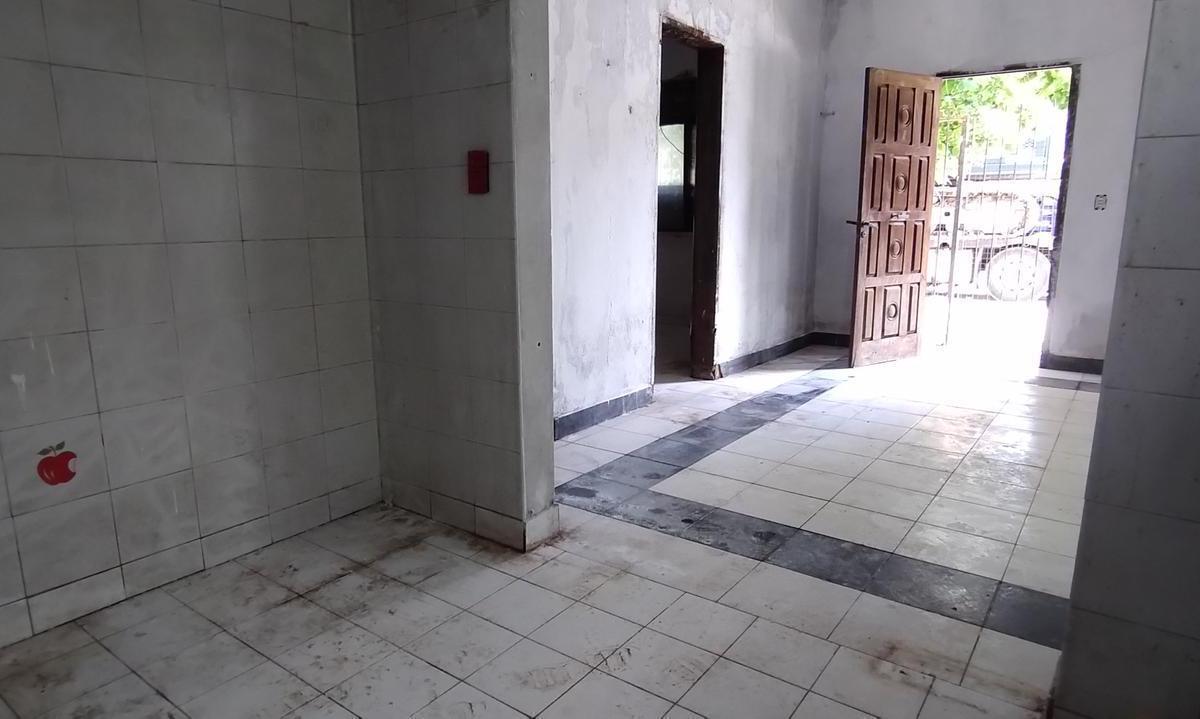 Casa de 4amb a Refaccionar en Venta Excelente Ubicacion con Jardin 1