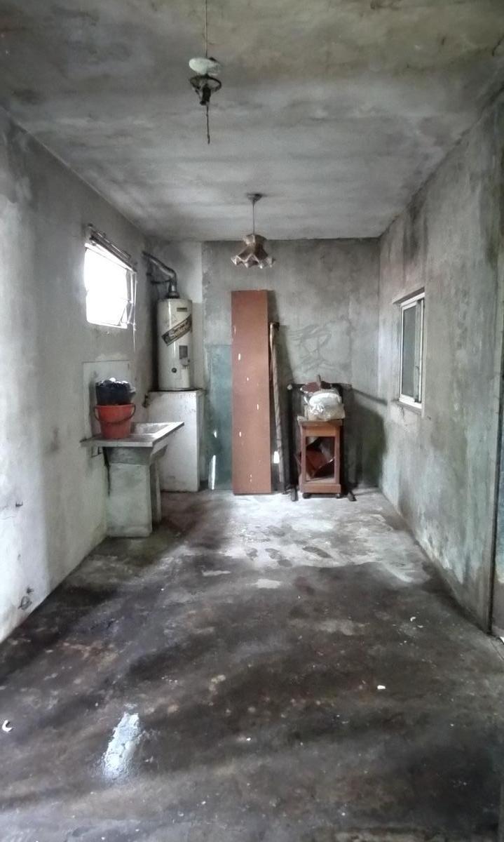 Casa de 4amb a Refaccionar en Venta Excelente Ubicacion con Jardin 3