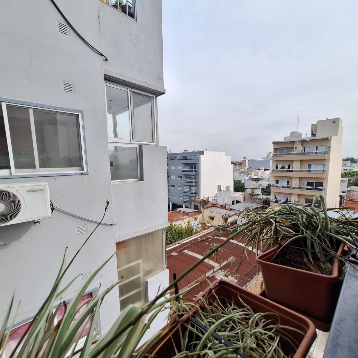Venta Departamento 2 Ambientes en Monte Castro 5