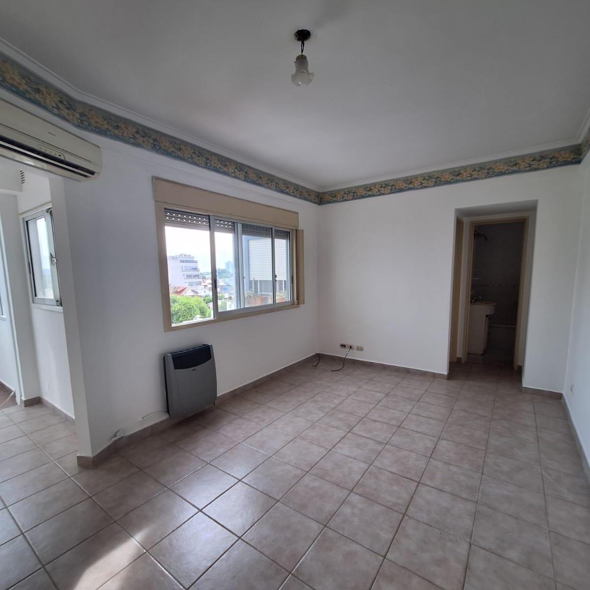 Venta Departamento 2 Ambientes en Monte Castro 1