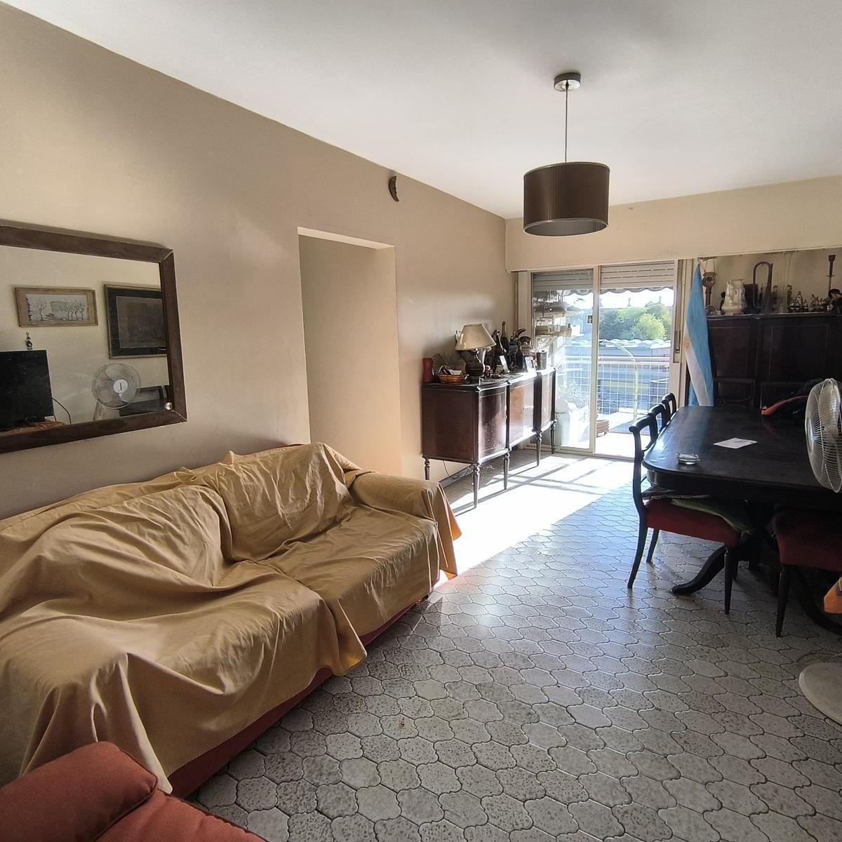Venta Departamento 4 Ambientes Doble Balcón y Cochera en Parque Chacabuco - Permuta 3
