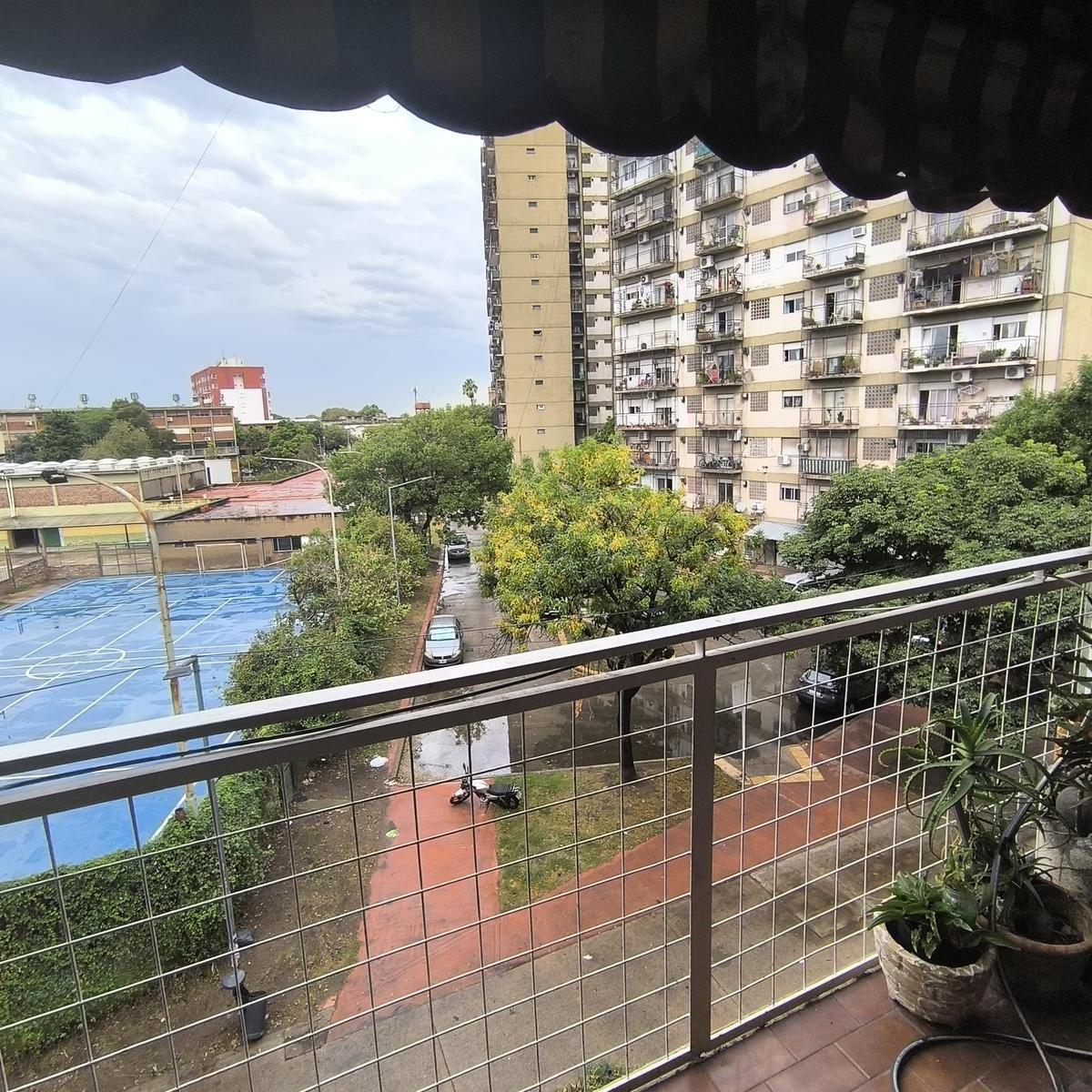 Venta Departamento 4 Ambientes Doble Balcón y Cochera en Parque Chacabuco - Permuta 1