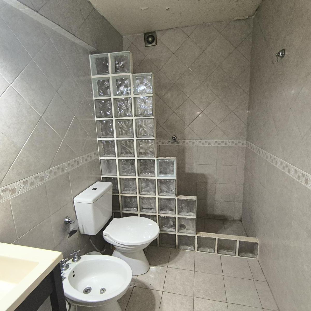 Venta Departamento 4 Ambientes Doble Balcón y Cochera en Parque Chacabuco - Permuta 4
