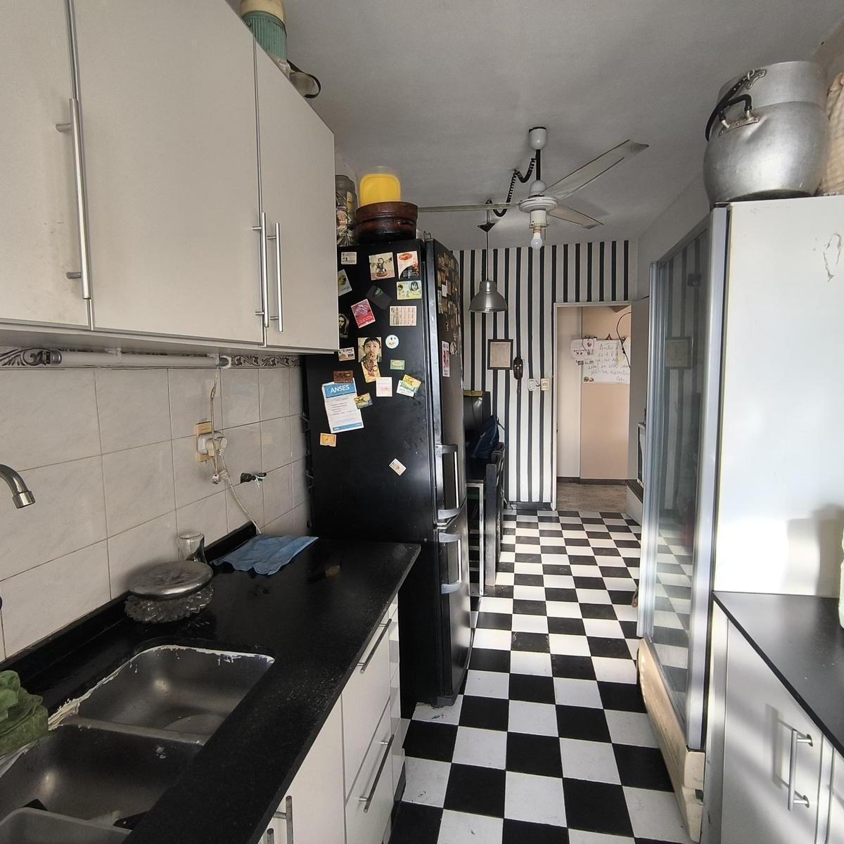 Venta Departamento 4 Ambientes Doble Balcón y Cochera en Parque Chacabuco - Permuta 4