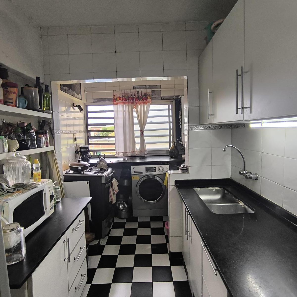 Venta Departamento 4 Ambientes Doble Balcón y Cochera en Parque Chacabuco - Permuta 3