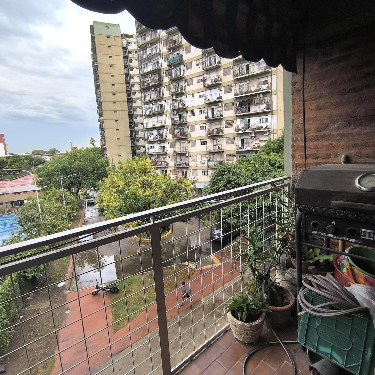 Venta Departamento 4 Ambientes Doble Balcón y Cochera en Parque Chacabuco - Permuta 5