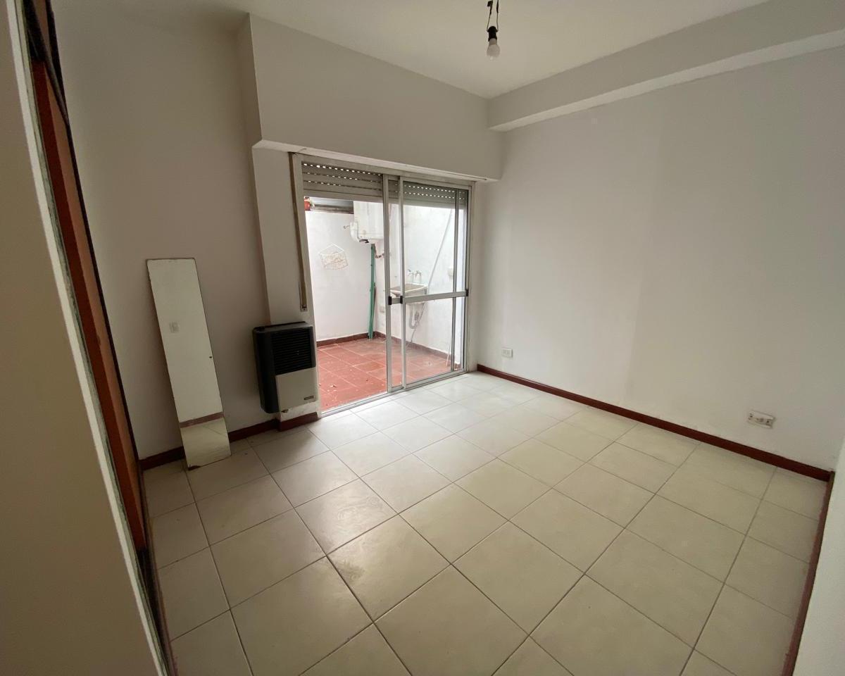Venta Permuta PH en Barracas Apto Credito Dos Ambientes Sin Expensas con Patio 2
