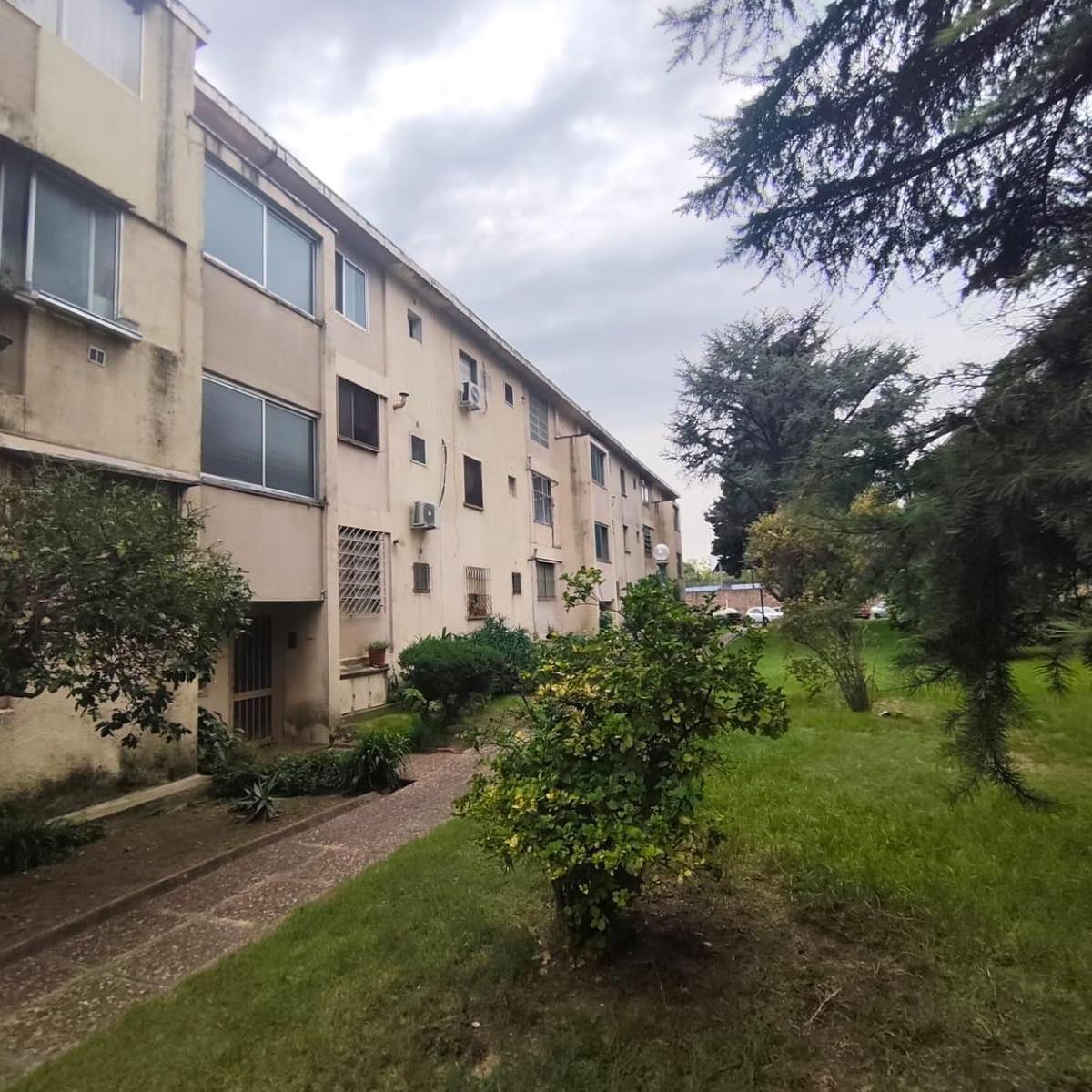 Venta - Departamento - 4 Ambientes - Balcon - Permuta - Villa Luro 2