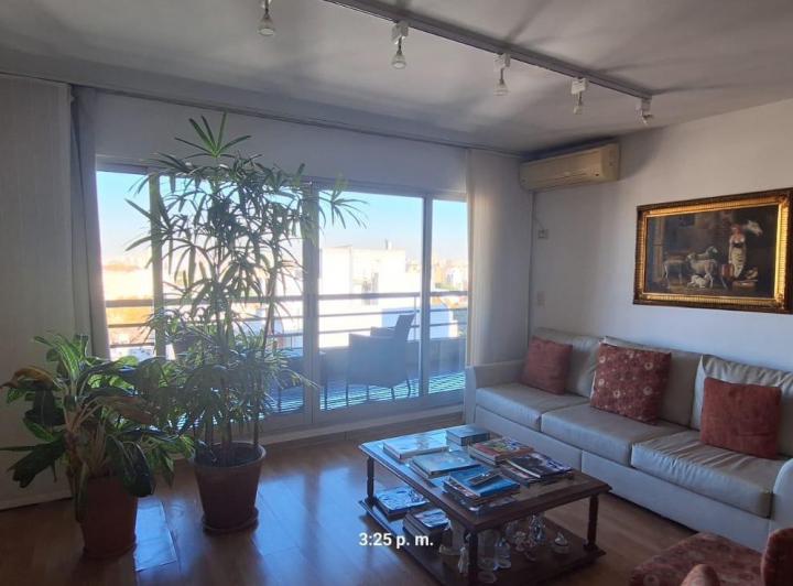 Departamento 4 ambientes con dependencia en  Villa Urquiza R 3