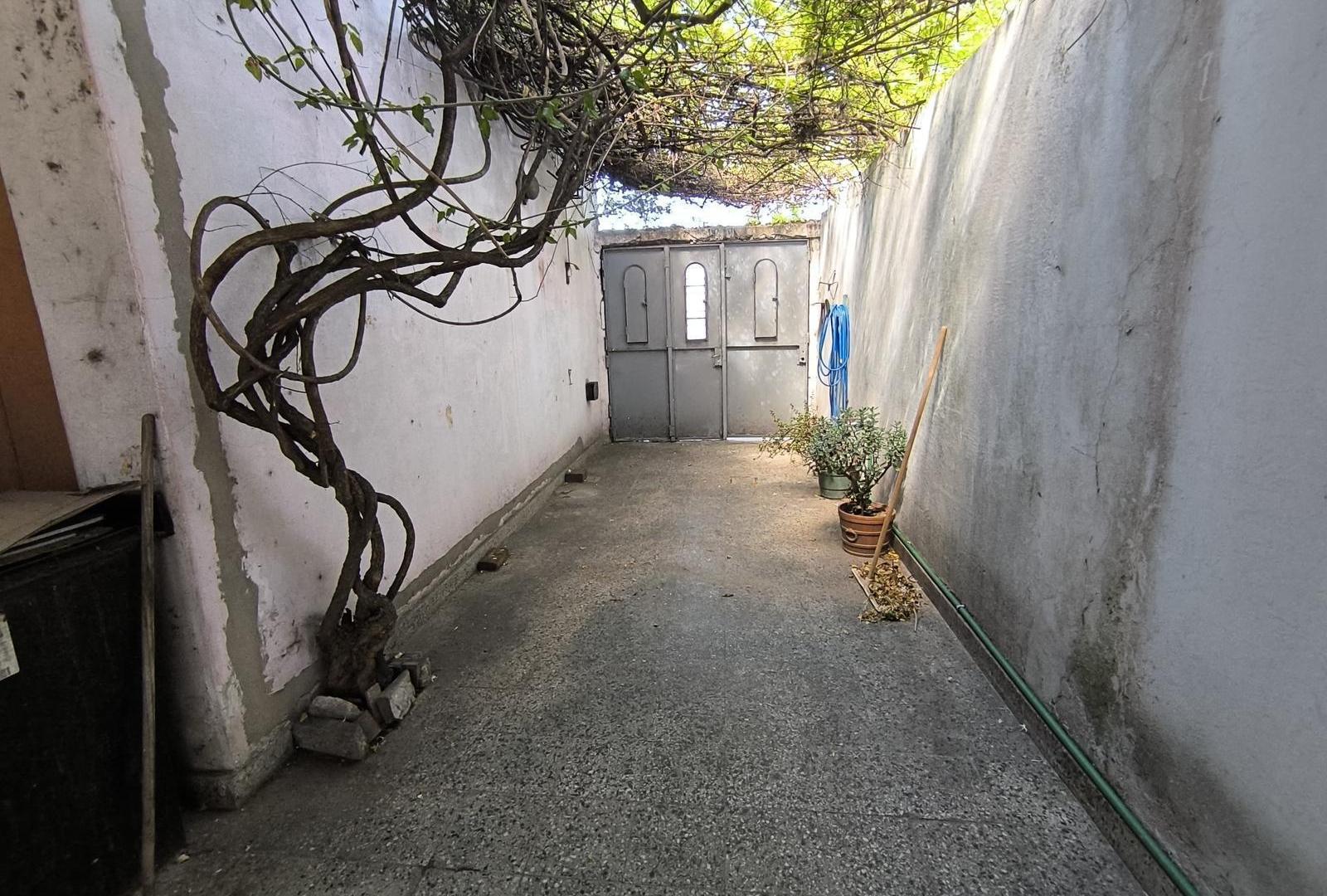 VENTA CASA MULTIFAMILIAR A REFACCIONAR LOTE PROPIO 6 AMBIENTES SOLDATI POMPEYA PERMUTA