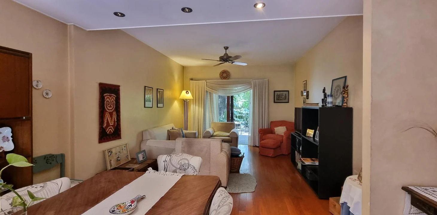 Foto de Casa Multifamiliar con Casa 5amb/PH 3 amb y Mono/ Doble Cochera/Jardin, imagen 2