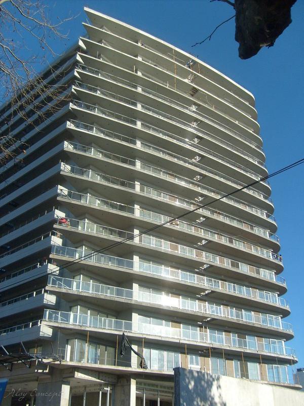 VENTA DE DEPARTAMENTO / OLIVOS 3 AMBIENTES CON COCHERA , PILETA Y AMENITIES / PERMUTA