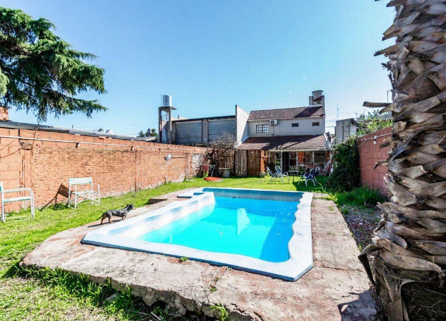 Venta Permuta casa pileta jardin apto crédito Ituzaingo Castelar/