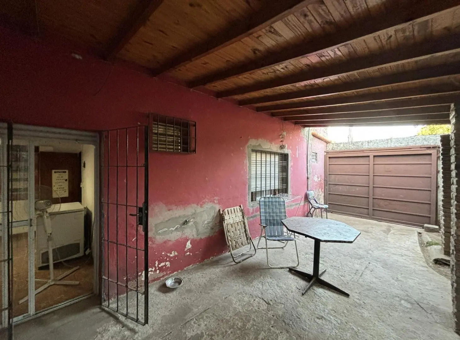 Casa en venta 5 ambientes en Castelar cochera y jardín 3