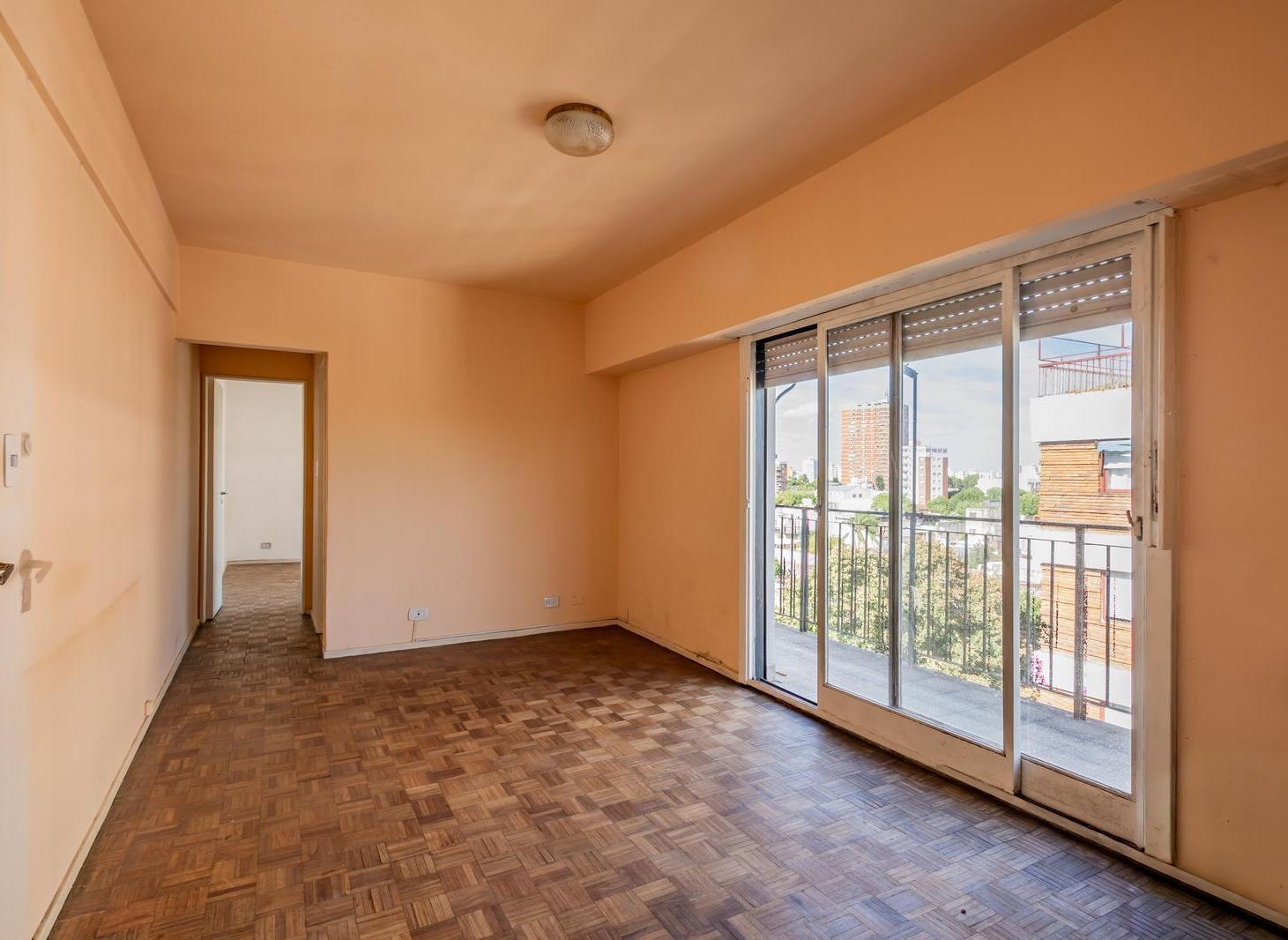 VENTA DPTO. 2 AMBIENTES EN FLORESTA - APTO PERMUTA