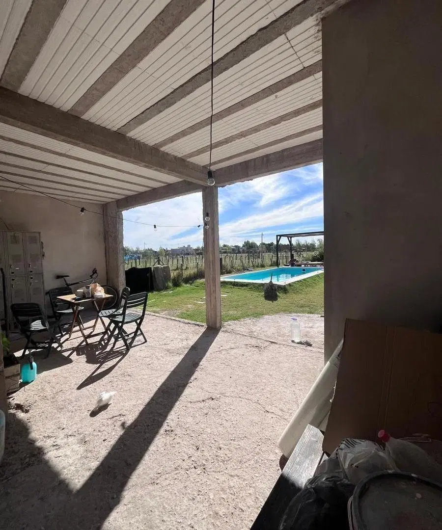 VENTA CASA 3 AMBIENTES ,  QUINCHO ,COCHERA Y PILETA  EN  DOMSELAAR CHICO FINANCIACION ! CONSULTAR 2