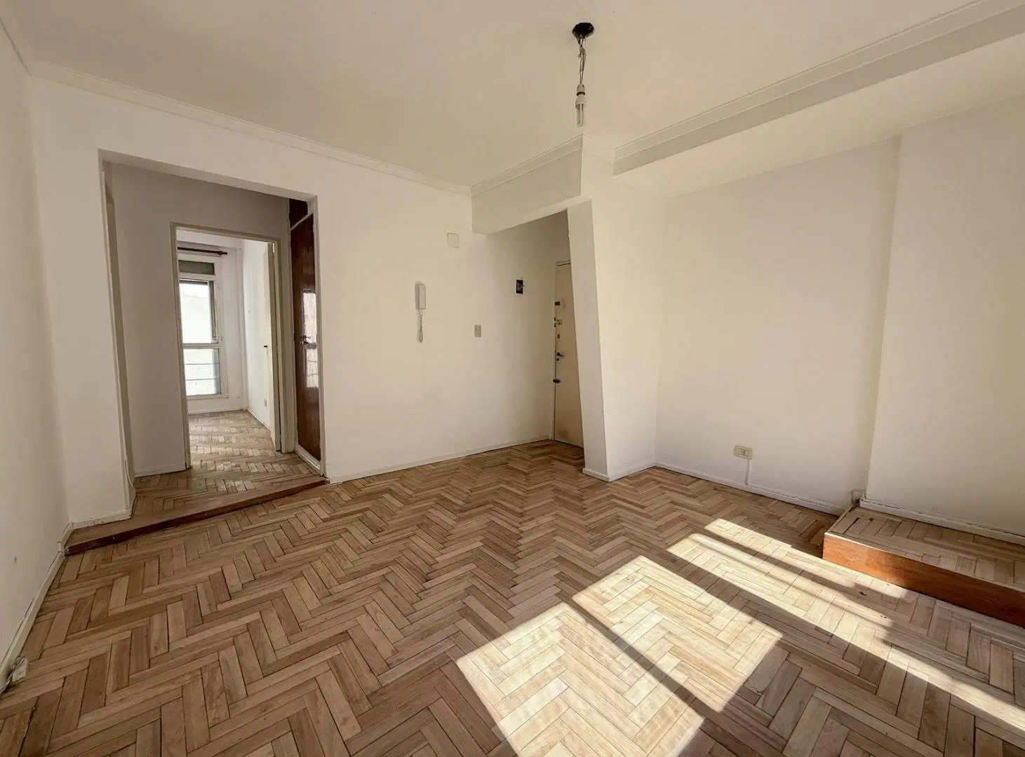 Departamento en venta 2 ambientes con balcon muy luminoso. PERMUTA 4