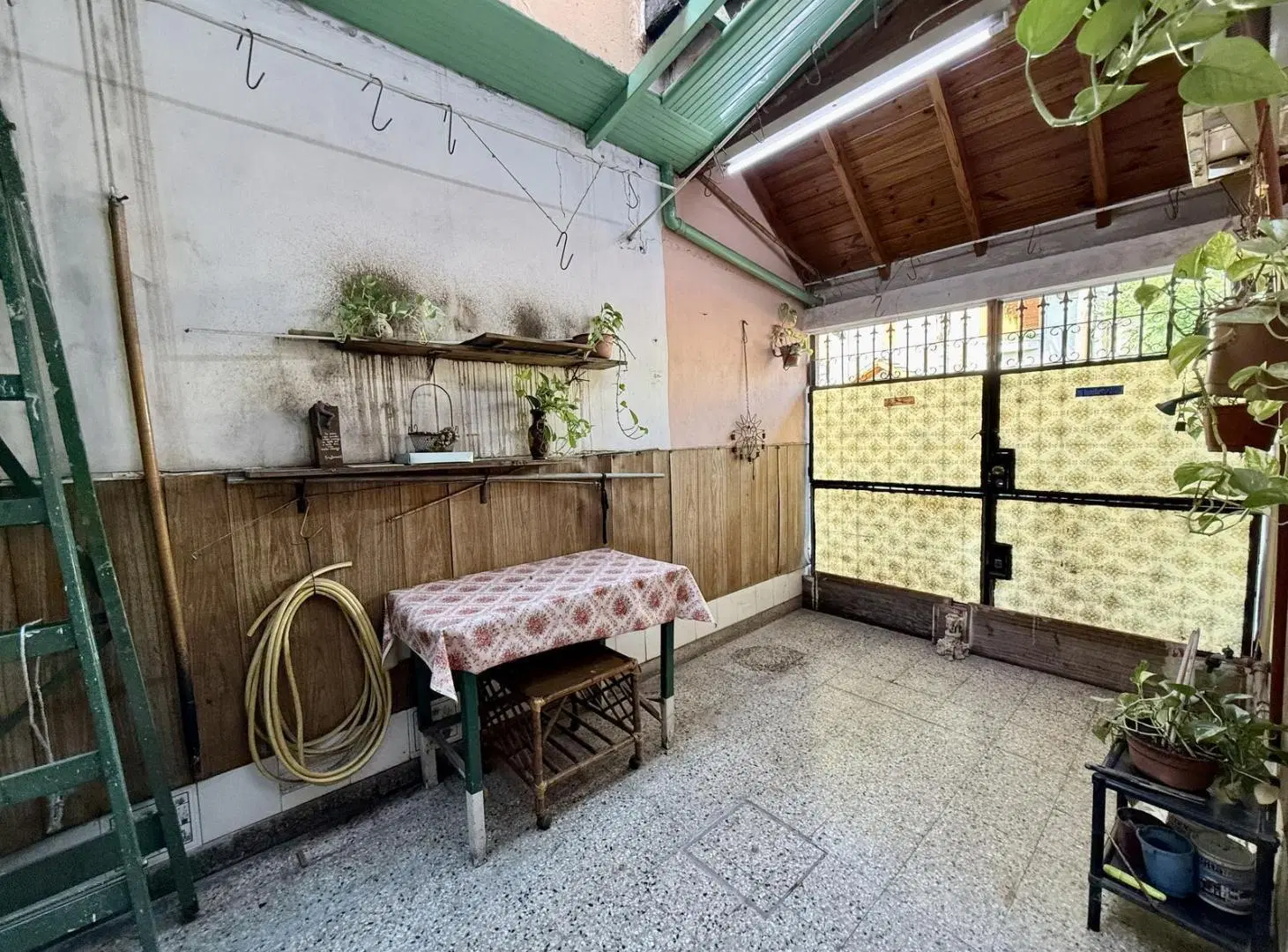 3 amb Ramos Mejia, living cocina 2 baños, cochera, jardin de invierno escritorio terraza permuta 5