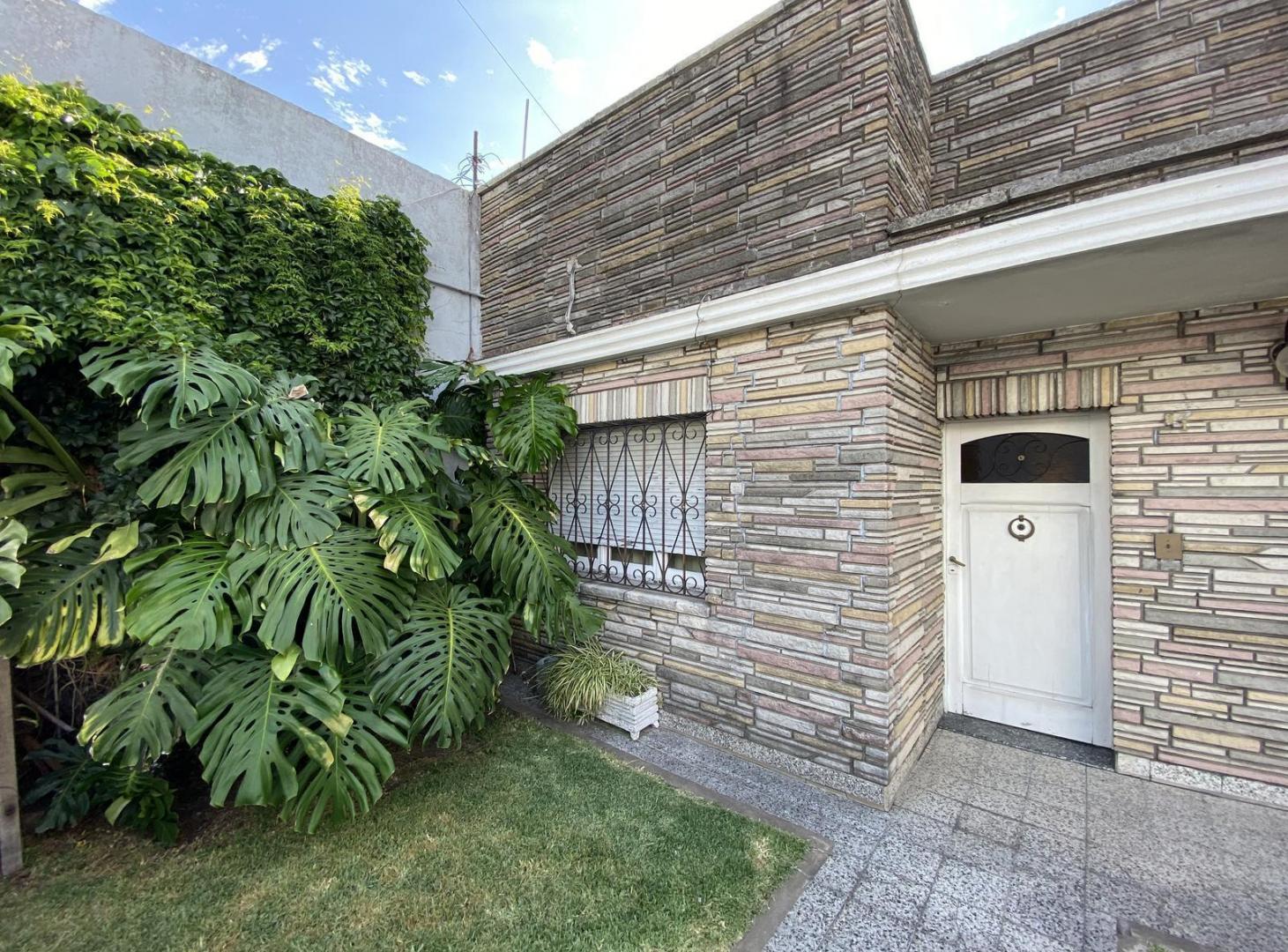 Venta Casa Lomas Del Mirador Multifamiliar PH Patio Terraza Oportunidad Cochera Financiación Ditecta