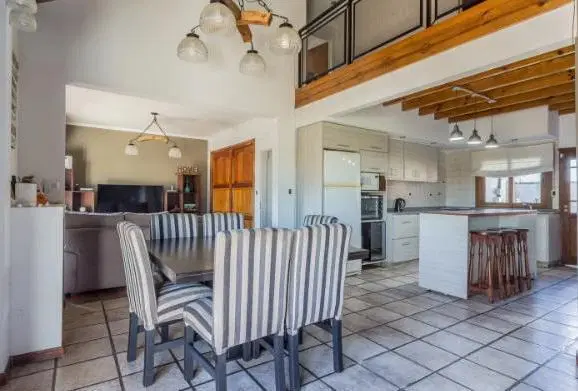 VENTA- PH- 5 AMBIENTES-PILETA-PARRILLA- GALERIA- CASA - 3 BAÑOS - CONSULTORIO 4