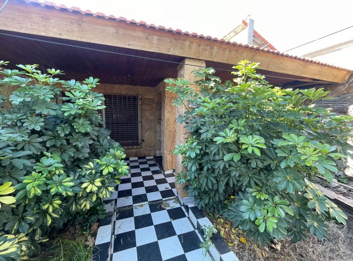 VENTA Casa 7 ambientes ideal 2 familias con Galpon y Cochera 5