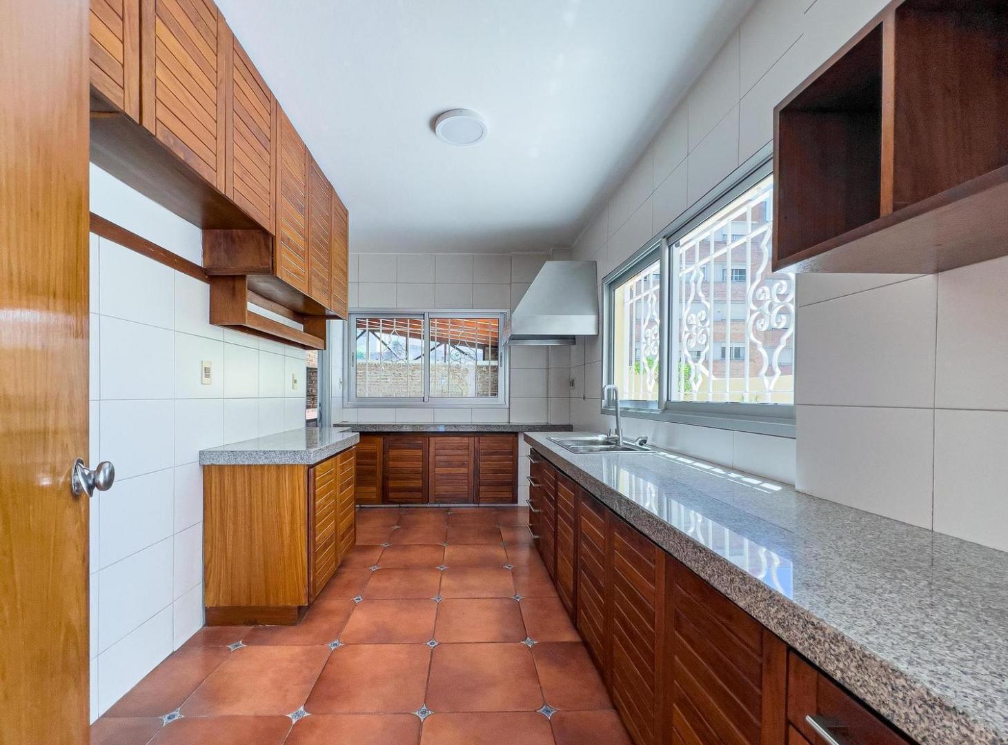 Foto de Alquiler de departamento Rambla de Pocitos 3 Dormitorios 4 Baños Garaje. Montevideo., imagen 2