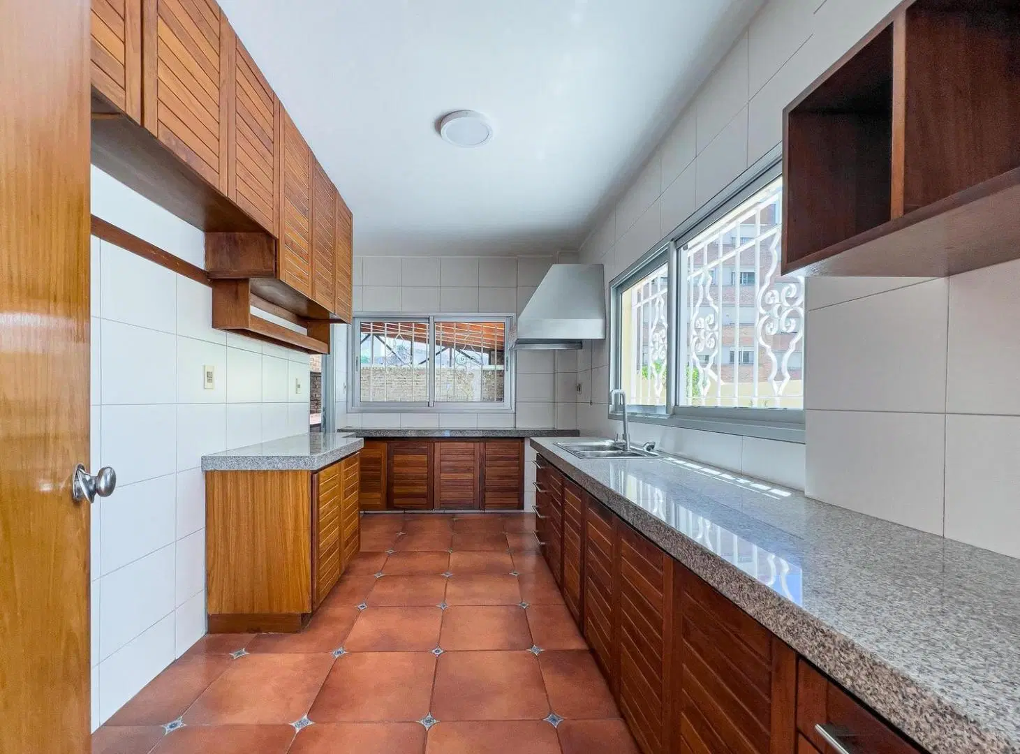 Alquiler de departamento Rambla de Pocitos 3 Dormitorios 4 Baños Garaje. Montevideo. 2