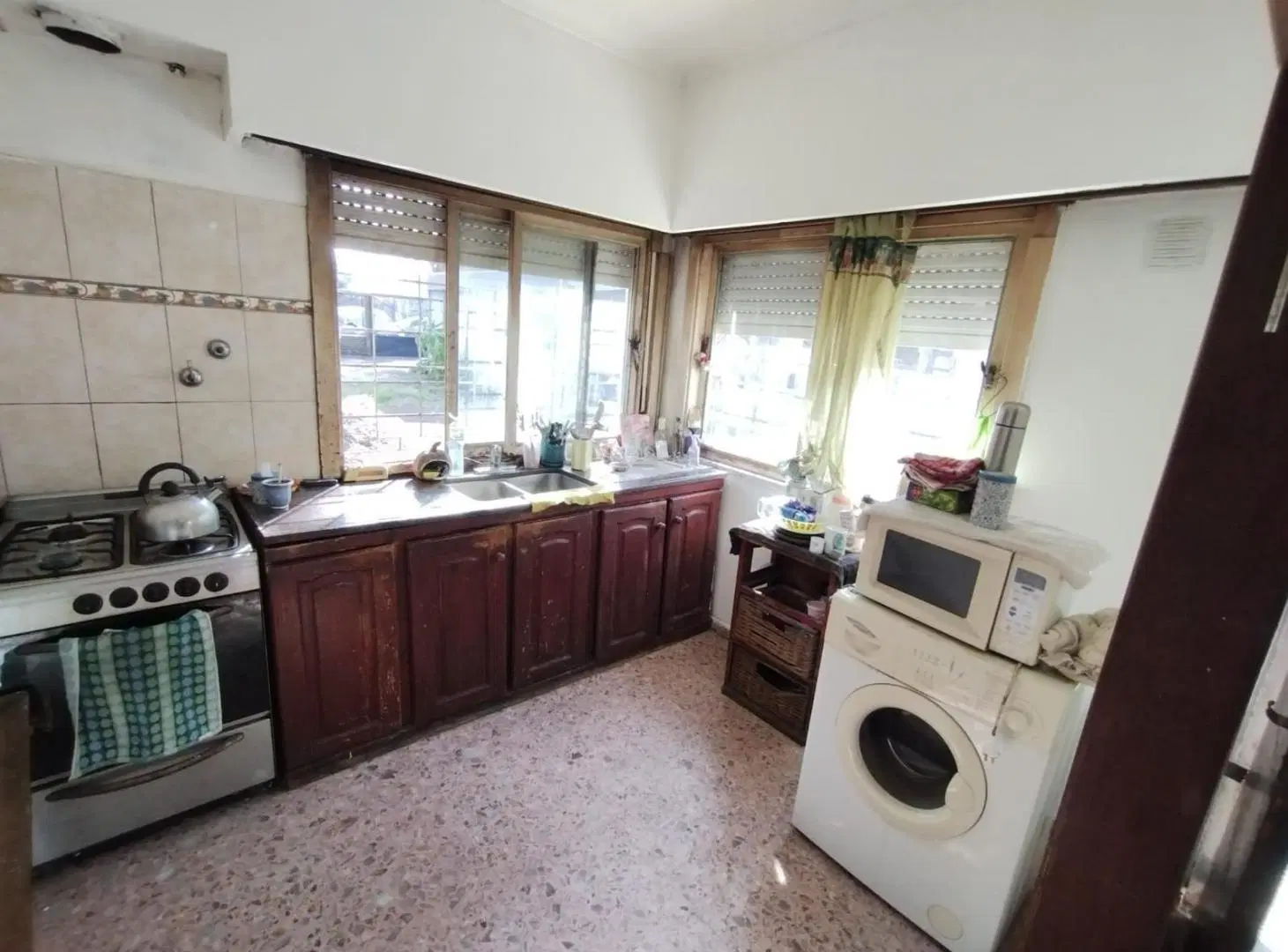 Venta Casa con Gran Patio y Cochera en Quilmes 4