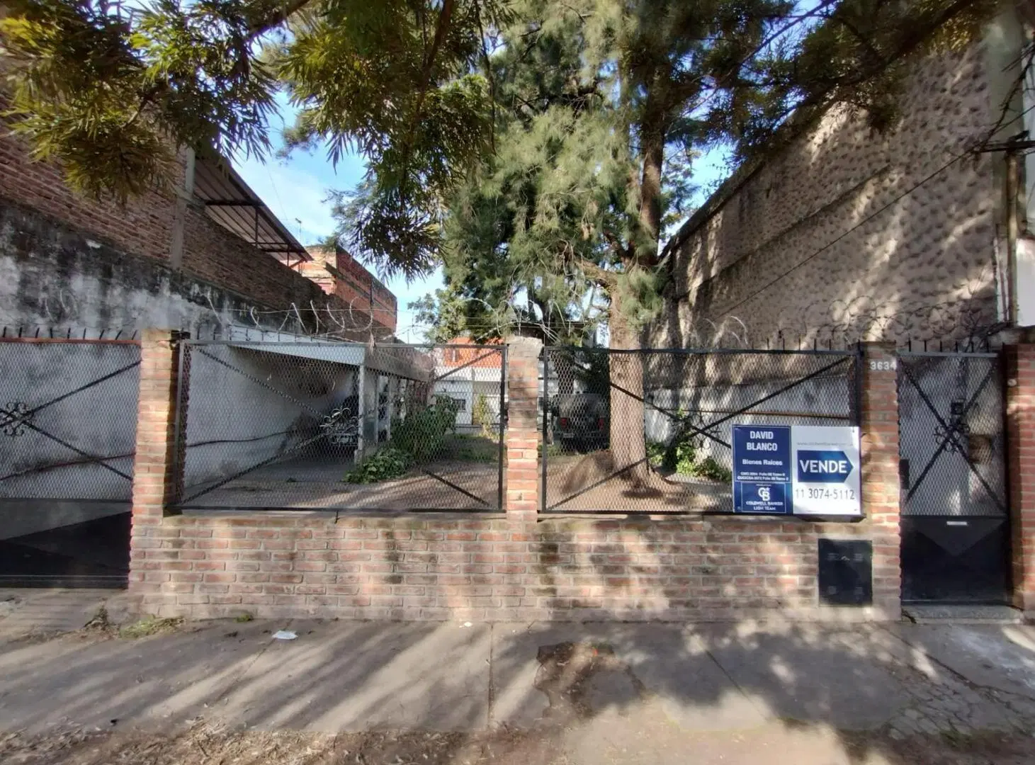 Venta Casa con Gran Patio y Cochera en Quilmes 2