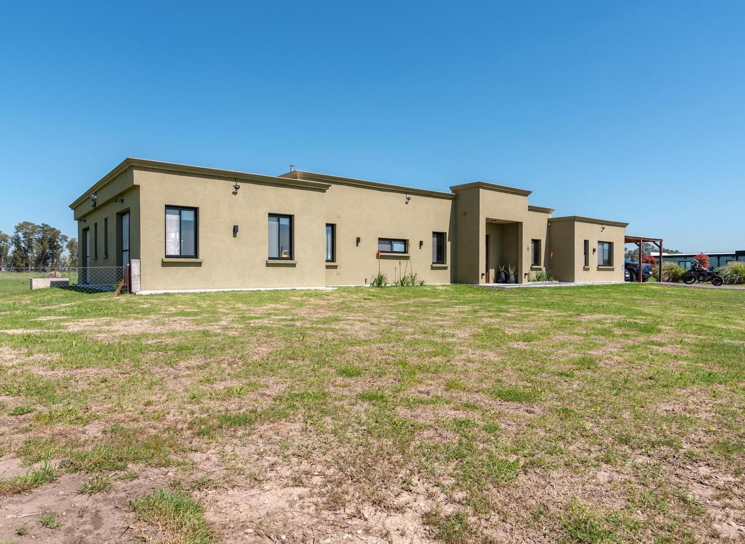 Venta Casa en Estancia Villa María, Canning. Venta o Permuta. Posibilidad de comprar lote anexo.