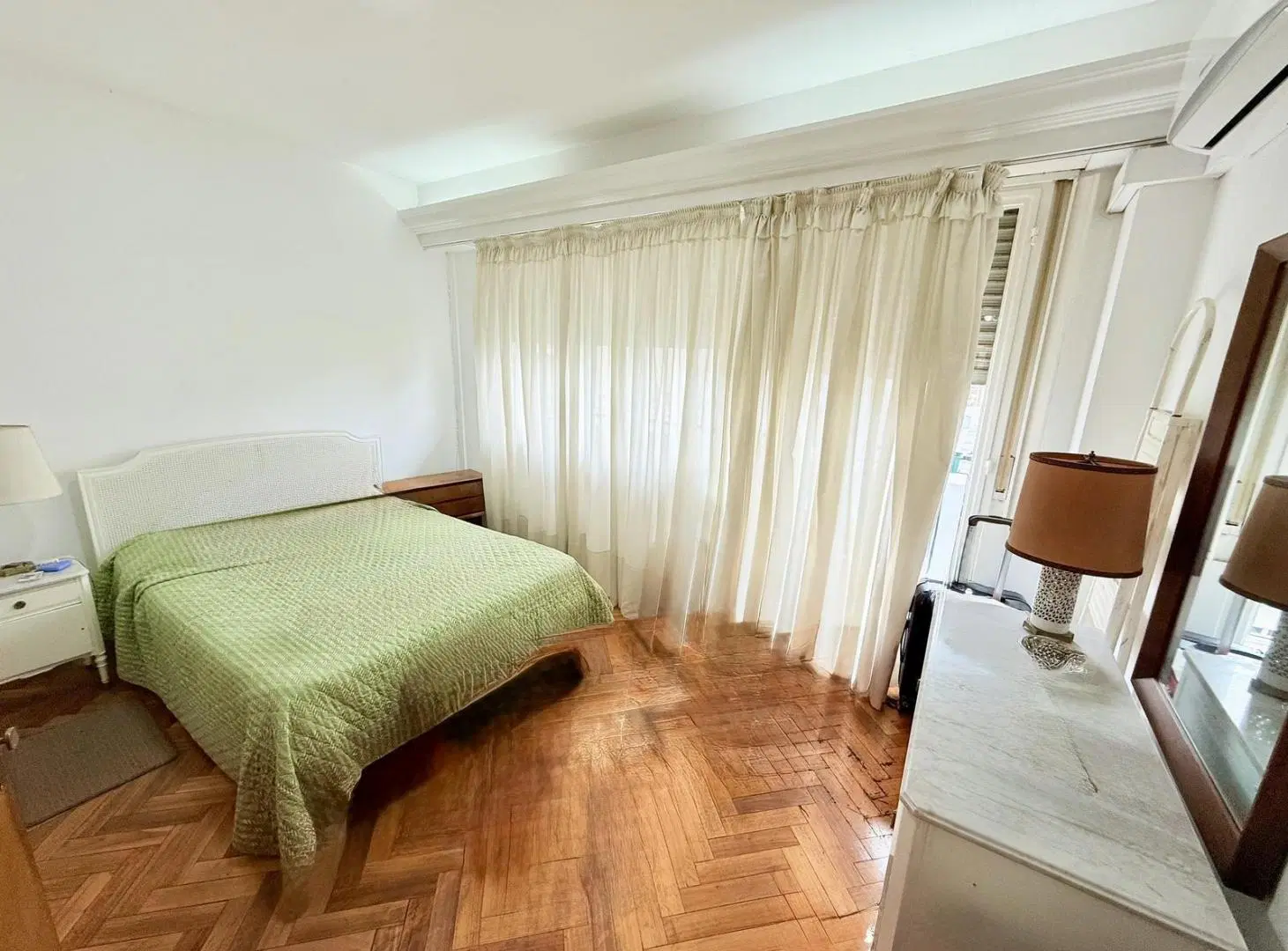 VENTA  SEMIPISO  5 AMB  C / DEP  - VISTA ABIERTA  -FRENTE-FLORES - PERMUTA 4