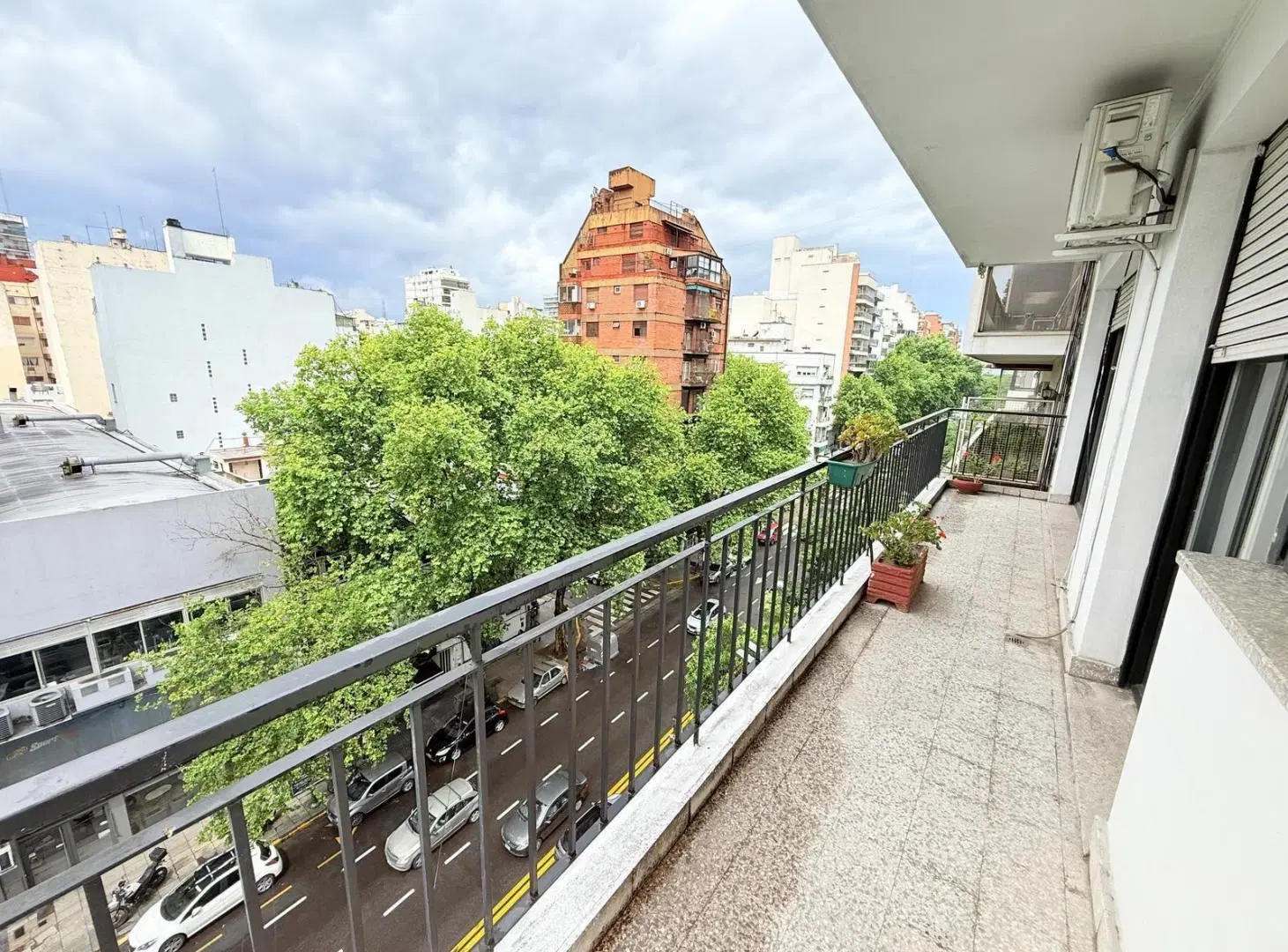 VENTA  SEMIPISO  5 AMB  C / DEP  - VISTA ABIERTA  -FRENTE-FLORES - PERMUTA 2