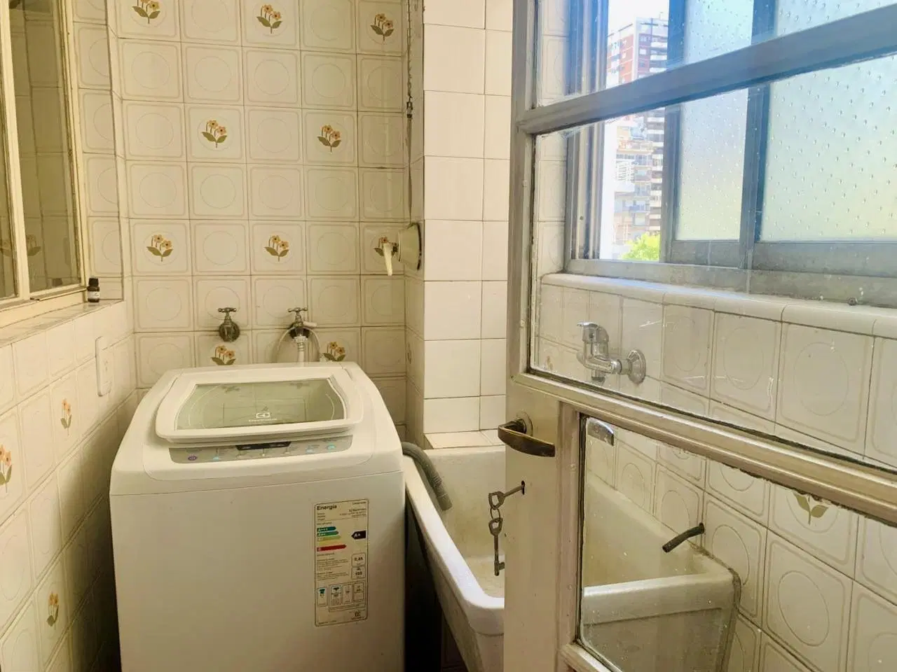 VENTA  SEMIPISO  5 AMB  C / DEP  - VISTA ABIERTA  -FRENTE-FLORES - PERMUTA 8