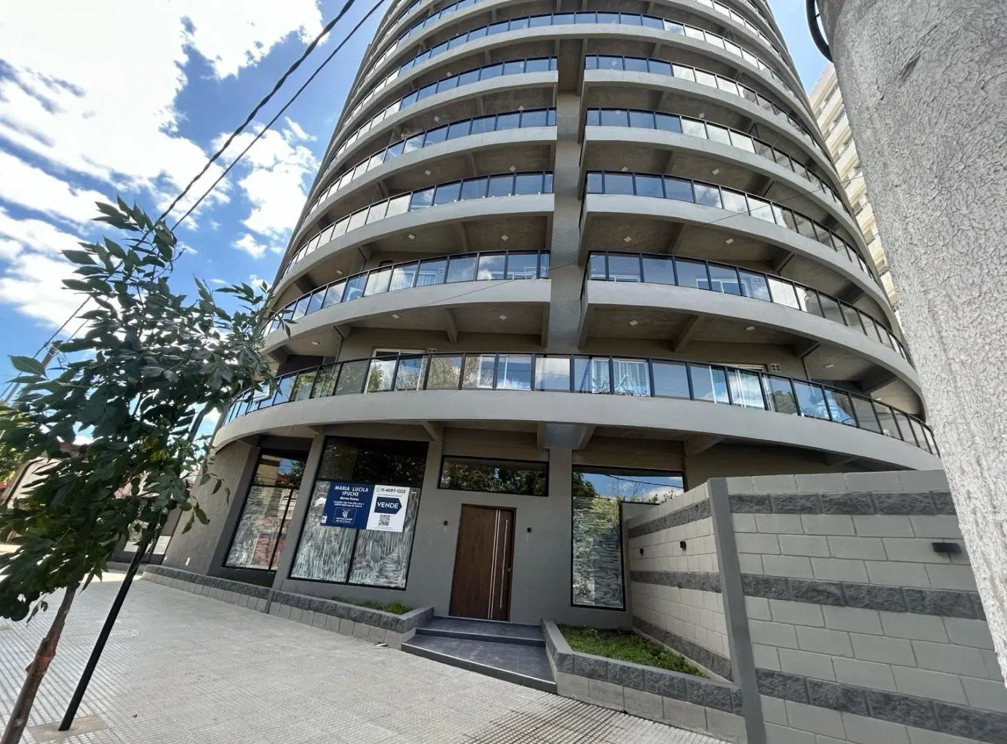 VENTA DE LOCAL COMERCIAL 120M2 - A ESTRENAR ! SANTOS LUGARES , CASEROS / PERMUTA  ! 2