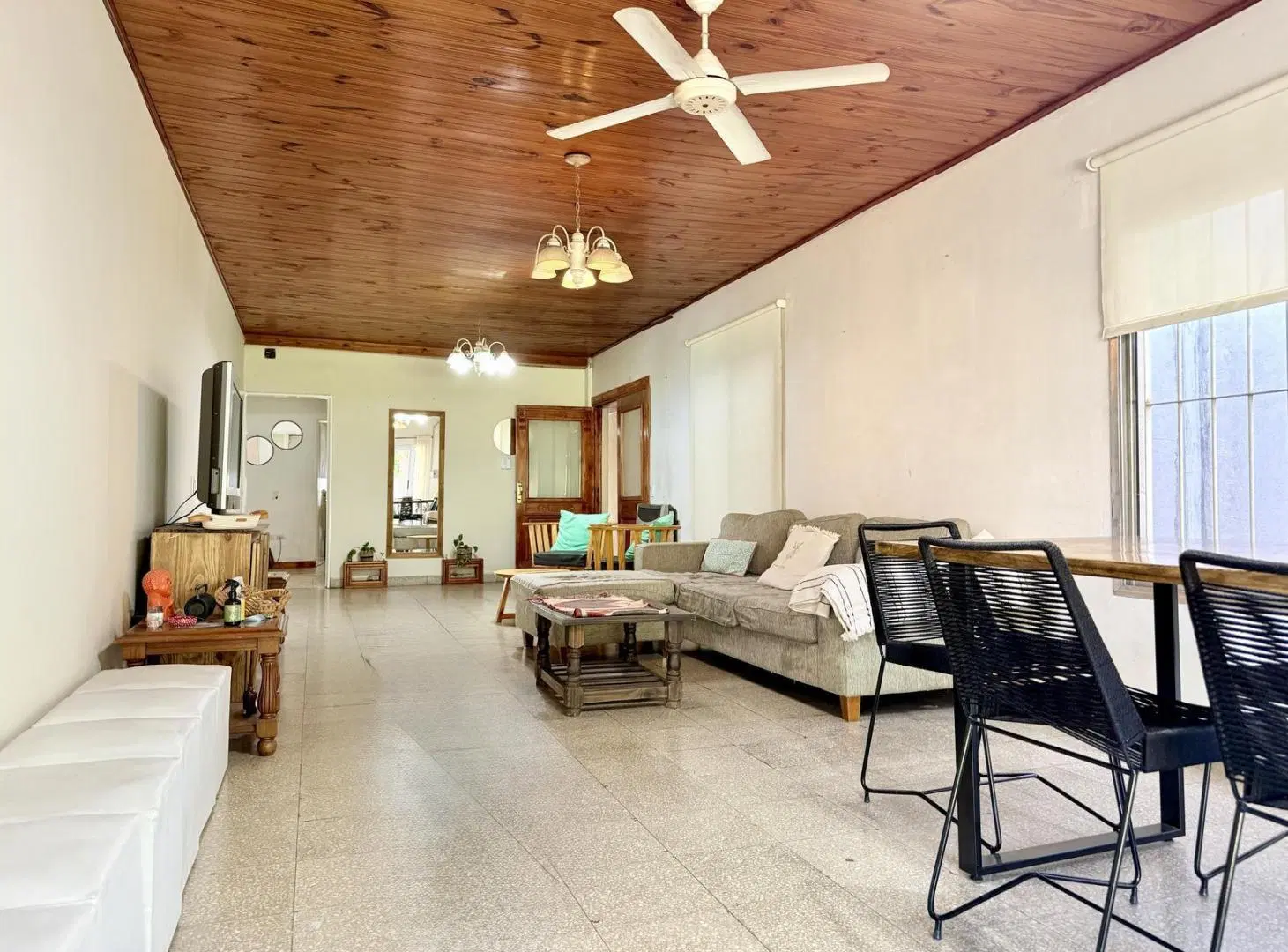 Casa en venta, Lote, 4 ambientes, Hurlingham, jardin, cochera, crédito, permuta 2